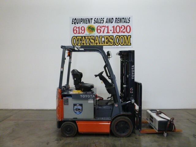 TOYOTA 5,000LB 8FBCU25 ELECTRIC FORKLIFT