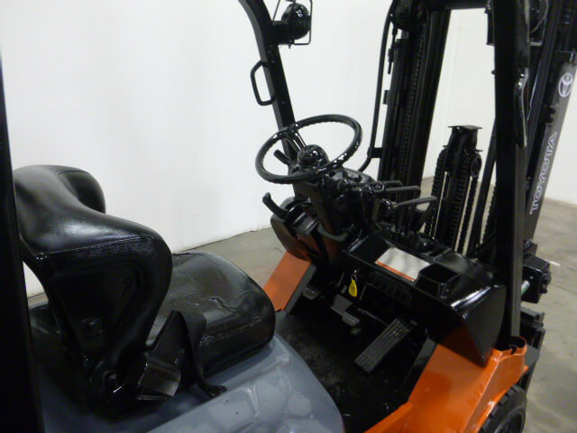 TOYOTA 5 000LB 7FGCU25 PROPANE CUSHION TIRE FORKLIFT