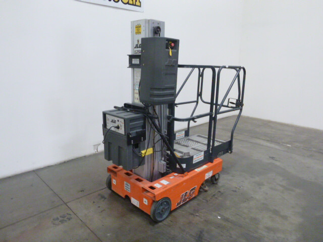 jlg-12sp-single-man-lift