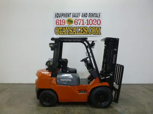 TOYOTA 5000LB 7FGU25 PNEUMATIC TIRE FORKLIFT