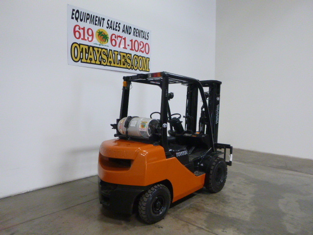 TOYOTA 5 000LB 8FGU25 PROPANE FORKLIFT
